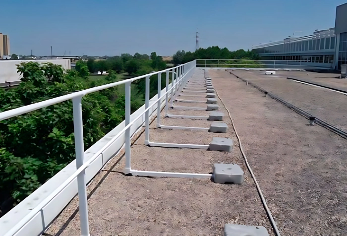 Linha de vida horizontal em cobertura industrial — SPLW